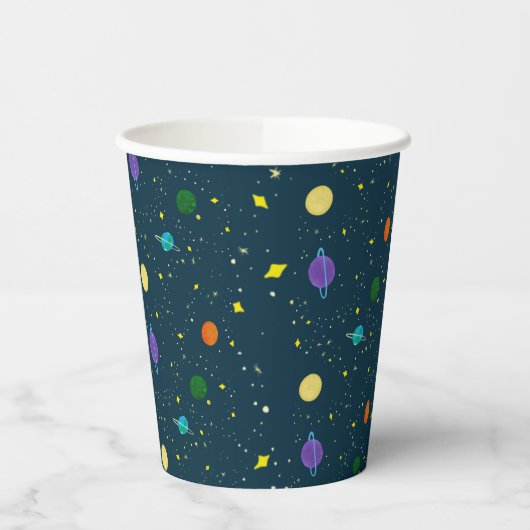 Buitenruimtecentrales en sterren in onbekende melk papieren bekers (Links)