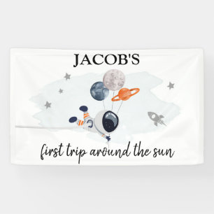 Buitenruimtetekens Jongen eerste verjaardag achter Spandoek