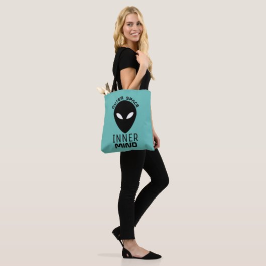 Buitenspatie binnenste geest, buitenaardse buitena tote bag (Op model)