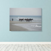 BUITENSTE BANKEN WILDE MUSTANG PAARDEN OP HET STRA CANVAS AFDRUK (Insitu (Houten vloer))