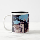 Buitenzijde van de kathedraal van Etchmiadzin Tweekleurige Koffiemok (Links)