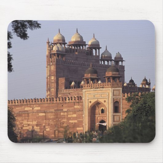 Buland Darwaza Gate of Victory) aan de Dargah Muismat (Voorkant)