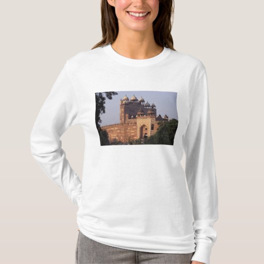 Buland Darwaza Gate of Victory) aan de Dargah T-shirt (Voorkant)