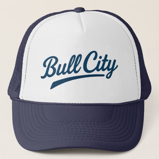 Bull City Script-Logo - Durham, North Carolina Trucker Pet (Voorkant)