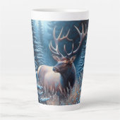 Bull Elk in Meadow met pijnbomen Latte Mok (Voorkant)