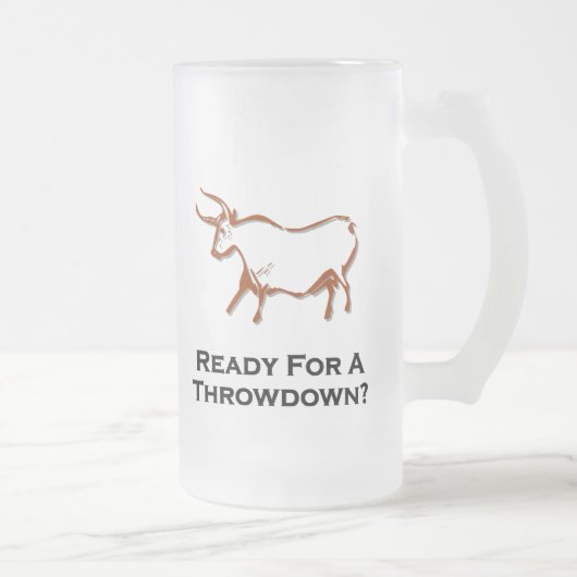 Bull klaar voor een gooi naar bruin matglas bierpul (Rechts)