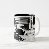 Bull Riding Champ Tweekleurige Koffiemok (Voorkant rechts)