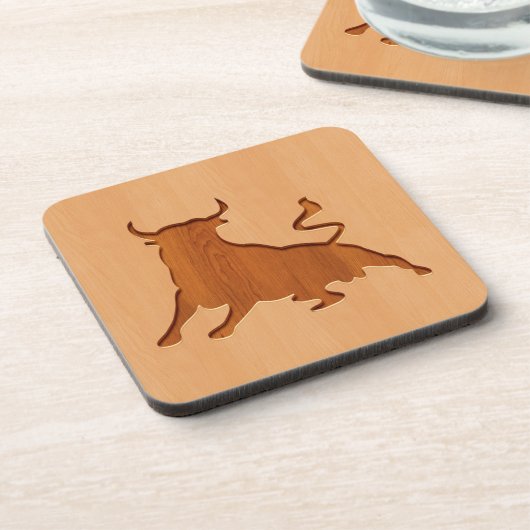 Bull-silhouet gegraveerd op houtopzet onderzetter (Linkerzijde)