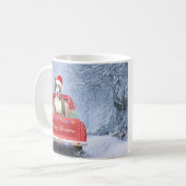 Bull Terrier Dog in Snow, met Kerstmis Koffiemok (Voorkant links)