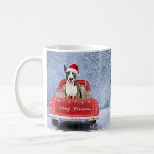 Bull Terrier Dog in Snow, met Kerstmis Koffiemok (Links)