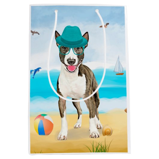 Bull Terrier Dog op Beach Medium Cadeauzakje (Voorkant)