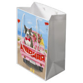 Bull Terrier Dog Valentijnsdag Truck Hearts Medium Cadeauzakje (Achterkant Gekanteld)