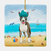 Bull Terrier-hond op het strand Keramisch Ornament (Achterkant)