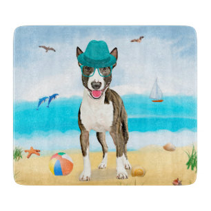 Bull Terrier-hond op het strand Snijplank
