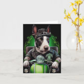 Bull Terrier-hond rijdt op fiets St. Patrick's Day Kaart (Gele Bloem)