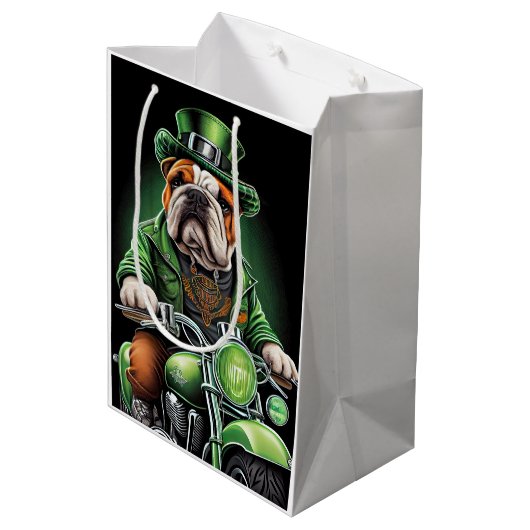 Bulldog Driving Bike St. Patrick's Day Medium Cadeauzakje (Achterkant Gekanteld)