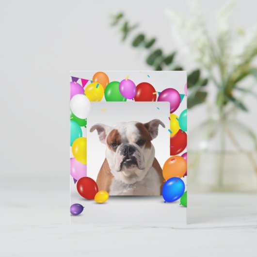 Bulldog hond met kleurrijke ballonnen Verjaardagst Briefkaart (Staand voorkant)