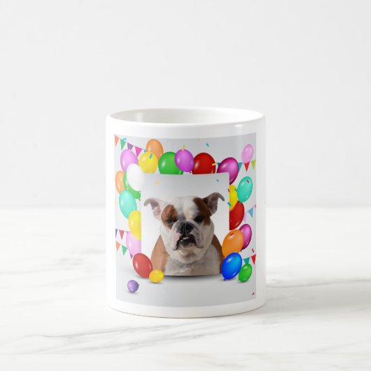 Bulldog hond met kleurrijke ballonnen Verjaardagst Koffiemok (Center)