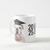 Bulldog in Afstudeerder Pet 2025 Afstudeerder Koffiemok (Voorkant links)
