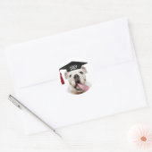 Bulldog in Graduation Cap met Klasse Jaar Ronde Sticker (Envelop)