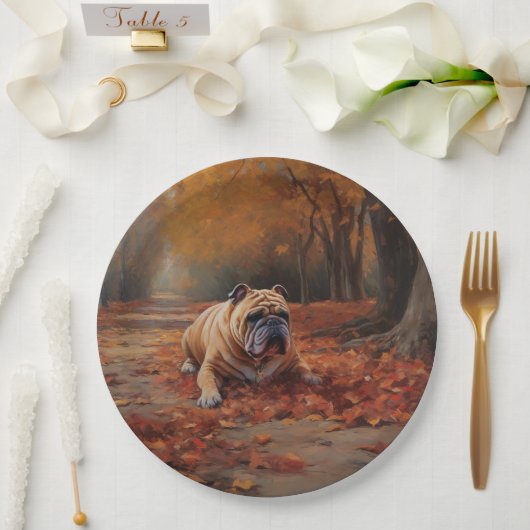 Bulldog in herfstbladeren val inspireert papieren bordje (Huwelijk)