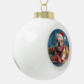 Bulldog in Sledge Laat het sneeuwen Kerstmis Keramische Bal Ornament (Links)