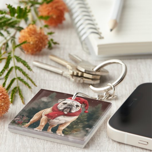 Bulldog in Sneeuw Kerstmis Sleutelhanger (Voorkant Rechts)
