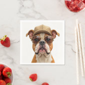 Bulldog met een Pet en een zonnebril Servet (Insitu)