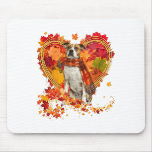 Bulldog met hart gemaakt van herfstbladeren muismat
