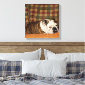 bulldog op een bank canvas afdruk (Insitu (Slaapkamer))