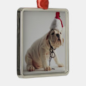Bulldog Puppy Wearing Santa Hat Metalen Ornament (Rechts)