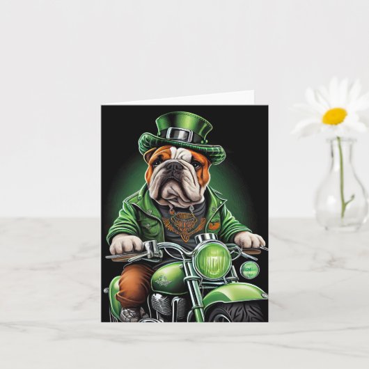 Bulldog rijdt fiets St. Patrick's Day Kaart (Kleine Plant)