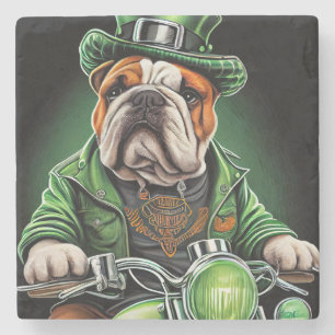 Bulldog rijdt op fiets op St. Patrick's Day Stenen Onderzetter