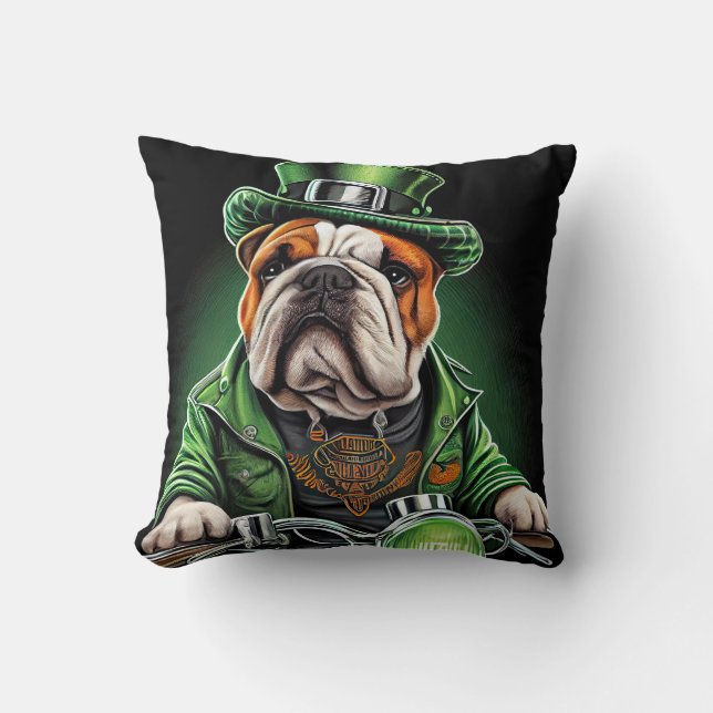 Bulldog rijdt op fiets St. Patrick's Day Kussen (Voorkant)