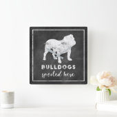 Bulldogs hier  Chalkboard Vierkante Klok (Huis)
