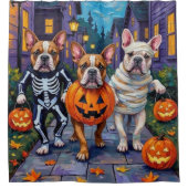 Bulldogs Trick-or-Treating in Halloween kostuums Douchegordijn (Voorkant)