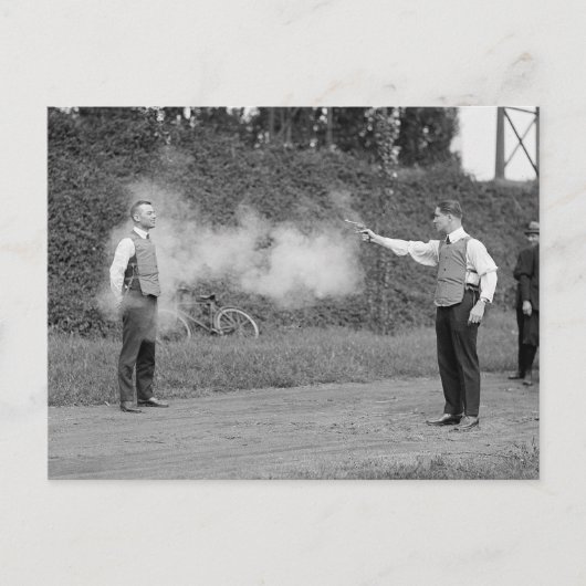 Bulletproof politietest Vest, 1923 Briefkaart (Voorkant)