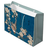 Bullfinch op een Weping Cherry Branch van Hokusai Large Cadeautasje (Voorkant Gekanteld)