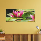 Bullfrog onder waterlilies canvas afdruk (Insitu (Woonkamer))