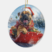 Bullmastiff Hond in Sledge Laat het Sneeuw Kerstmi Keramisch Ornament (Links)