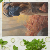 Bullmastiff in herfstbladeren Herfst Inspire Theedoek (Gevouwen)