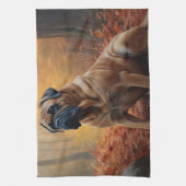Bullmastiff in herfstbladeren Herfst Inspire Theedoek (Verticaal)