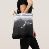 Bully Choop op een donkere ochtend... Tote Bag (Dichtbij)