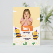 Bumble Bee Modern Photo Birthday Kaart (Staand voorkant)