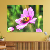 Bumble Bee. on Pink Cosmos Canvas Afdruk (Insitu (Woonkamer))