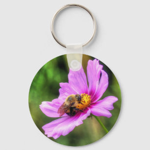 Bumble Bee. on Pink Cosmos Sleutelhanger