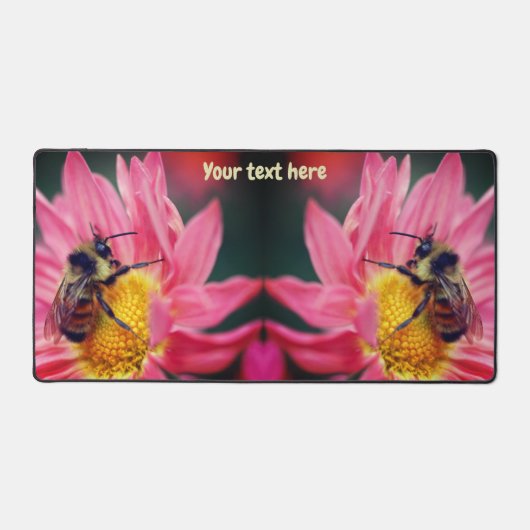 Bumble bee on roze Daisy Flower Personated Bureaumat (Voorkant)