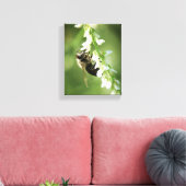 Bumble Bee on white flower Canvas Afdruk (Insitu (Woonkamer))