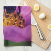 Bumble bee op kosmos theedoek (Quarter Fold)