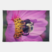 Bumble bee op kosmos theedoek (Horizontaal)